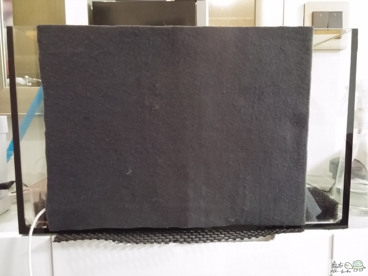 ❻ 大幅的貼於缸背中部